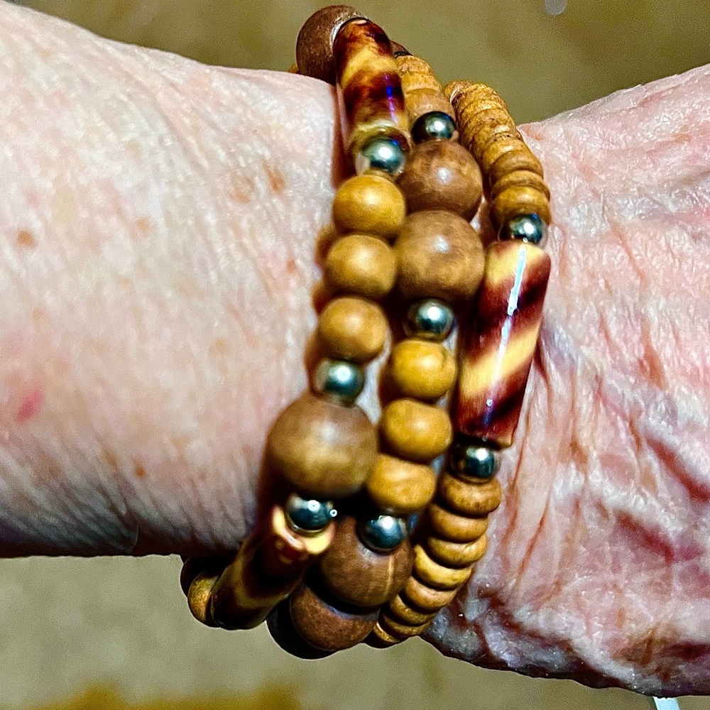 Wood and metal stretch bracelet